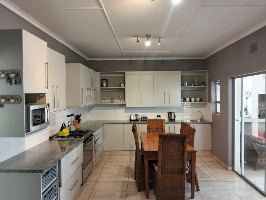 To Let 4 Bedroom Property for Rent in Fort Gale Eastern Cape